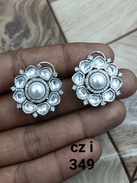 Swadha Earpiece - Floral Effect in Stones With Pearl in Centre